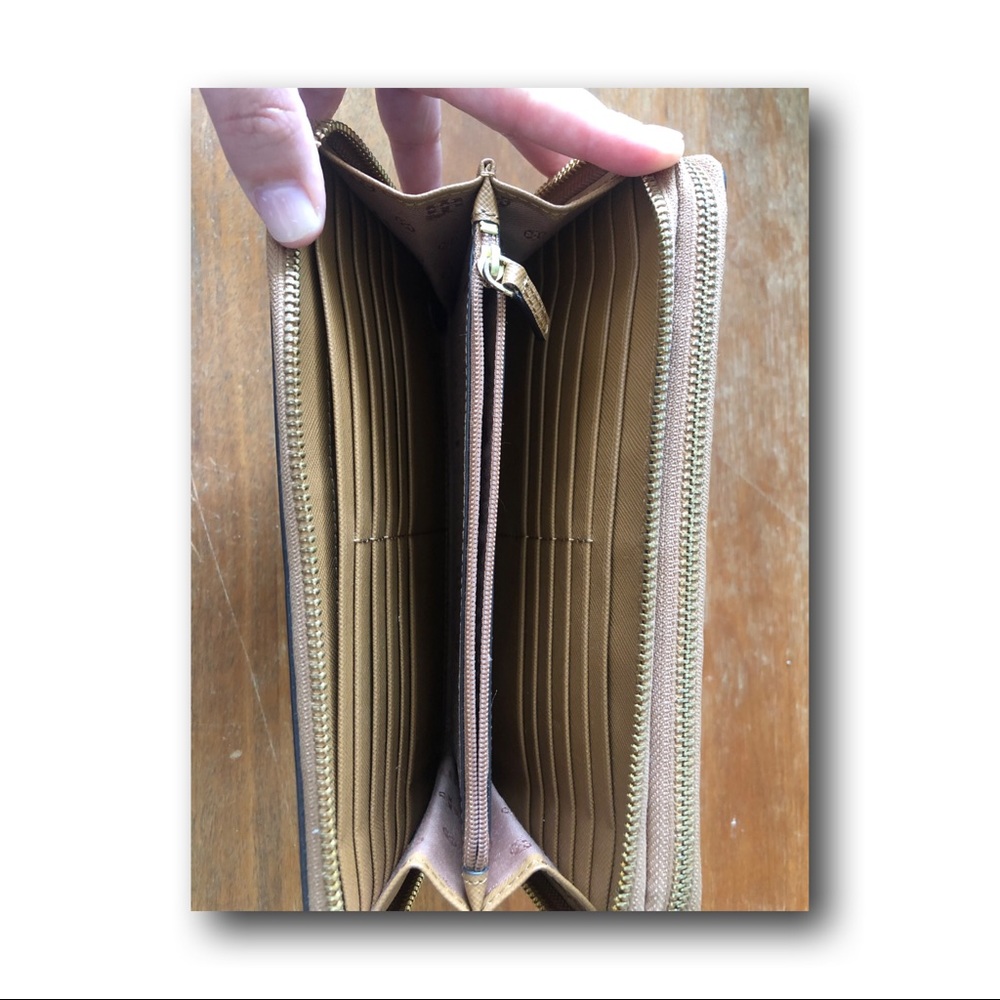 Tory Burch clutch/wallet. - Picture 4 of 8